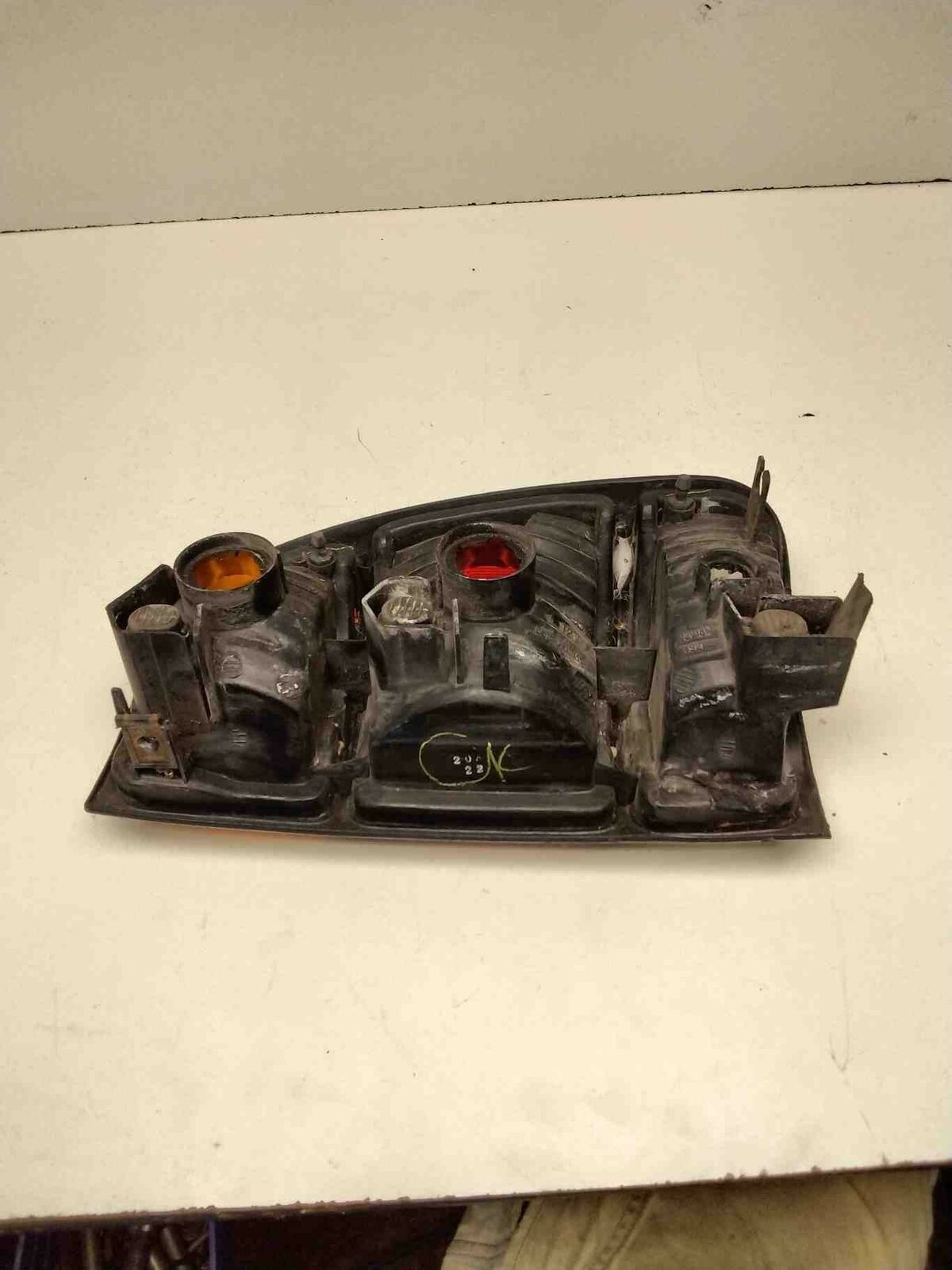 Tail Light Assembly TOYOTA TUNDRA Left 00 01 02 03 04