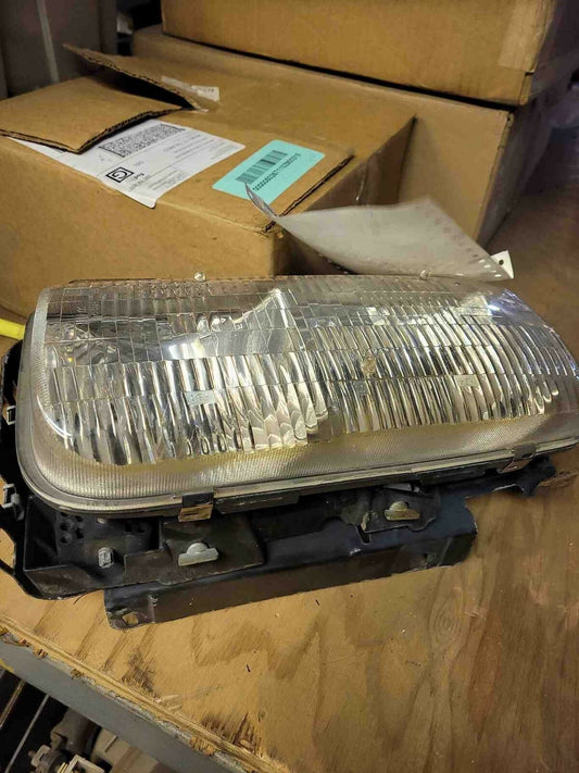 Headlamp Assembly OLDS EIGHTY-EIGHT 88 Right 94 95 97 98