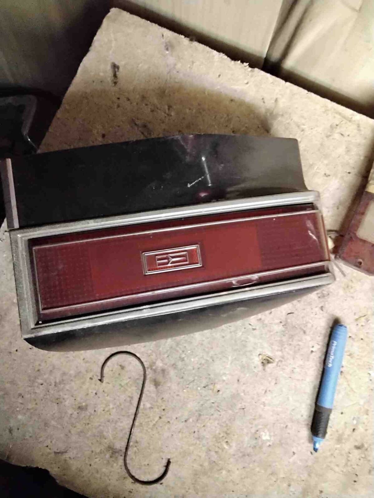 Tail Light Assembly OLDSMOBILE Right 81