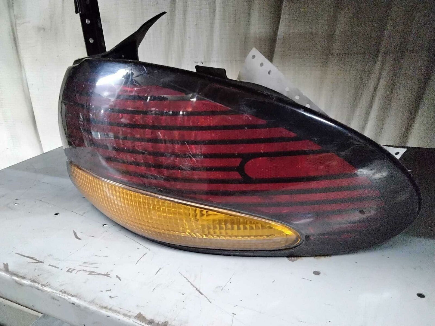 Tail Light Assembly PONTIAC BONNEVILLE Right 96 97 98 99