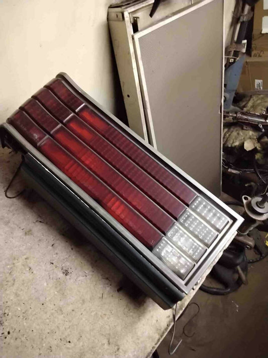 Tail Light Assembly BUICK Le Sabre Right 81