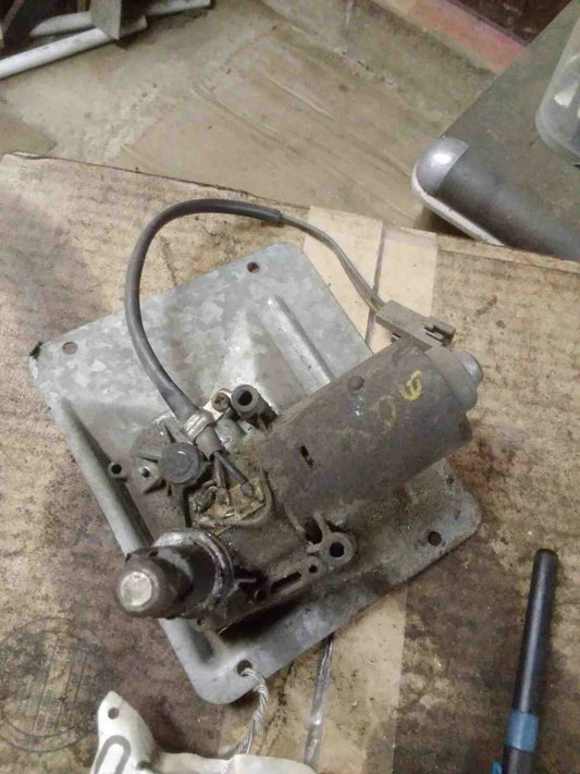 Wiper Motor Rear DODGE CARAVAN 84 85 86 87 88 89 90