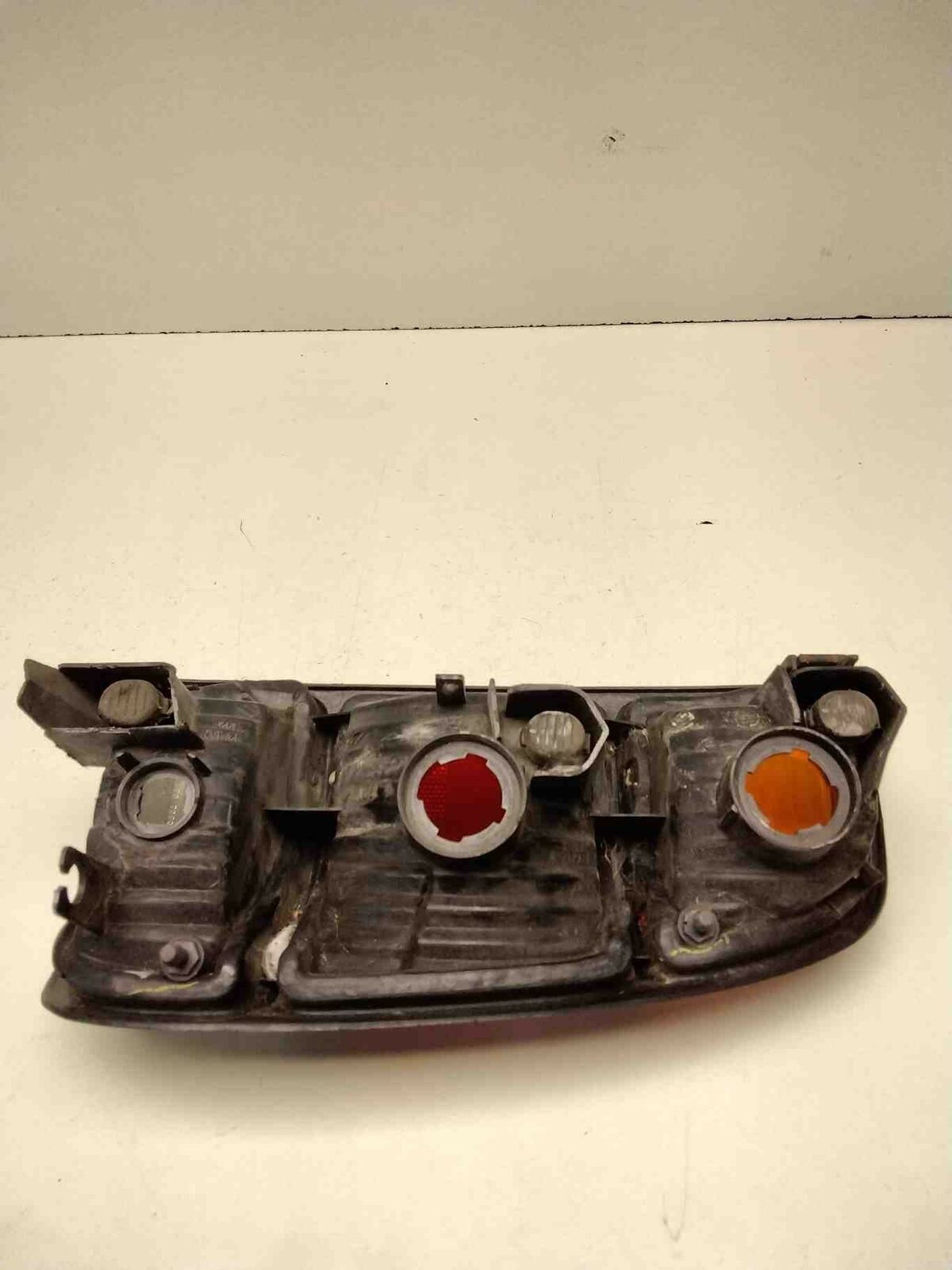 Tail Light Assembly TOYOTA TUNDRA Left 00 01 02 03 04