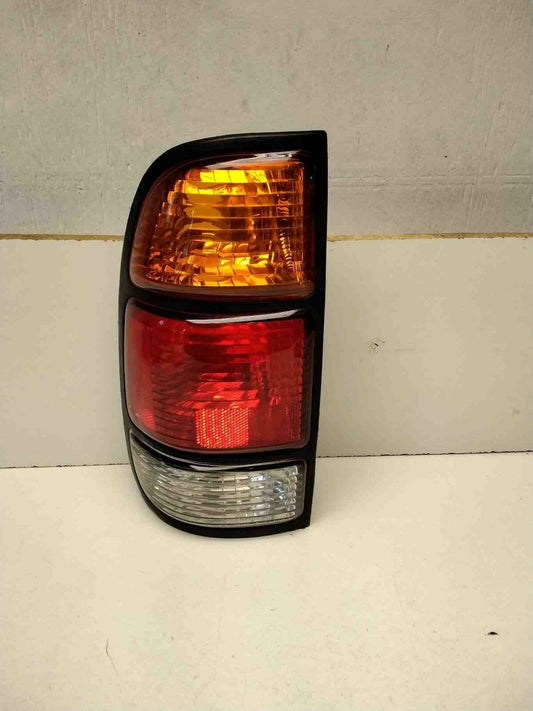 Tail Light Assembly TOYOTA TUNDRA Left 00 01 02 03 04