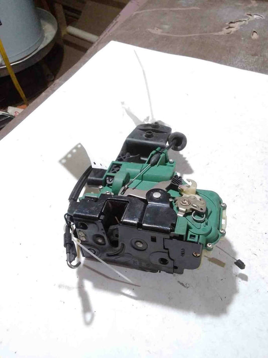 Front Door Latch VOLKSWAGEN GOLF Right 02