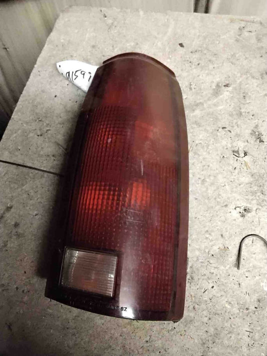 Tail Light Assembly CHEVY PICKUP 1500 Right 88 89 90 91 92 93 94 95 96 97 98 99