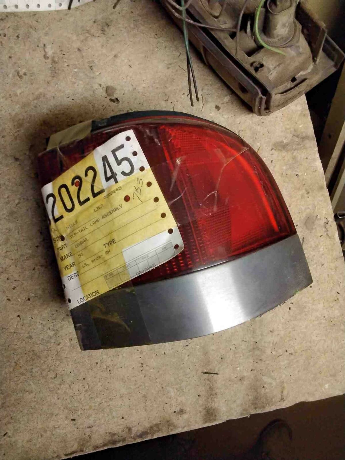 Tail Light Assembly MERCURY COUGAR Right 89 90