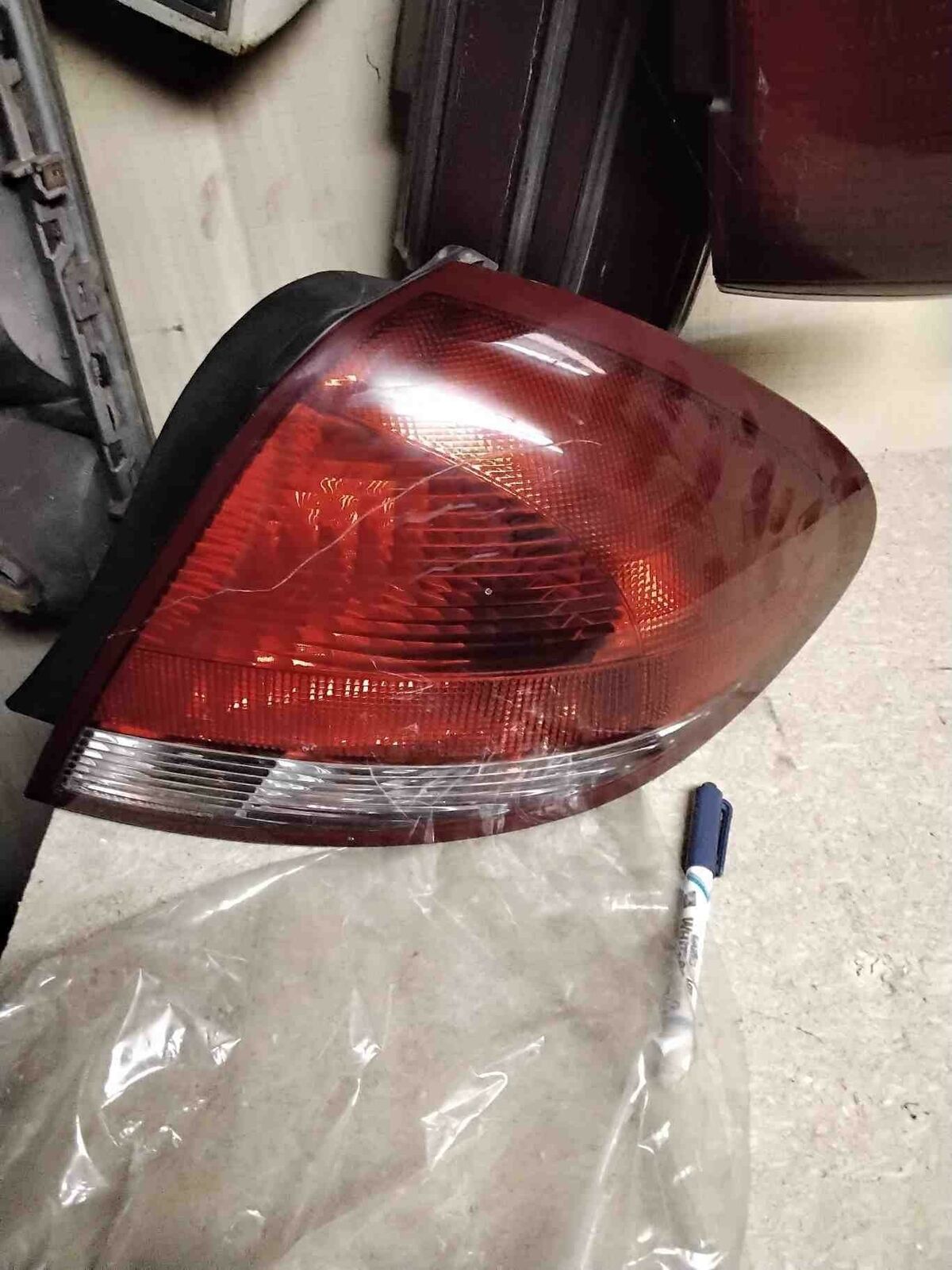 Tail Light Assembly FORD TAURUS Right 04 05 06 07