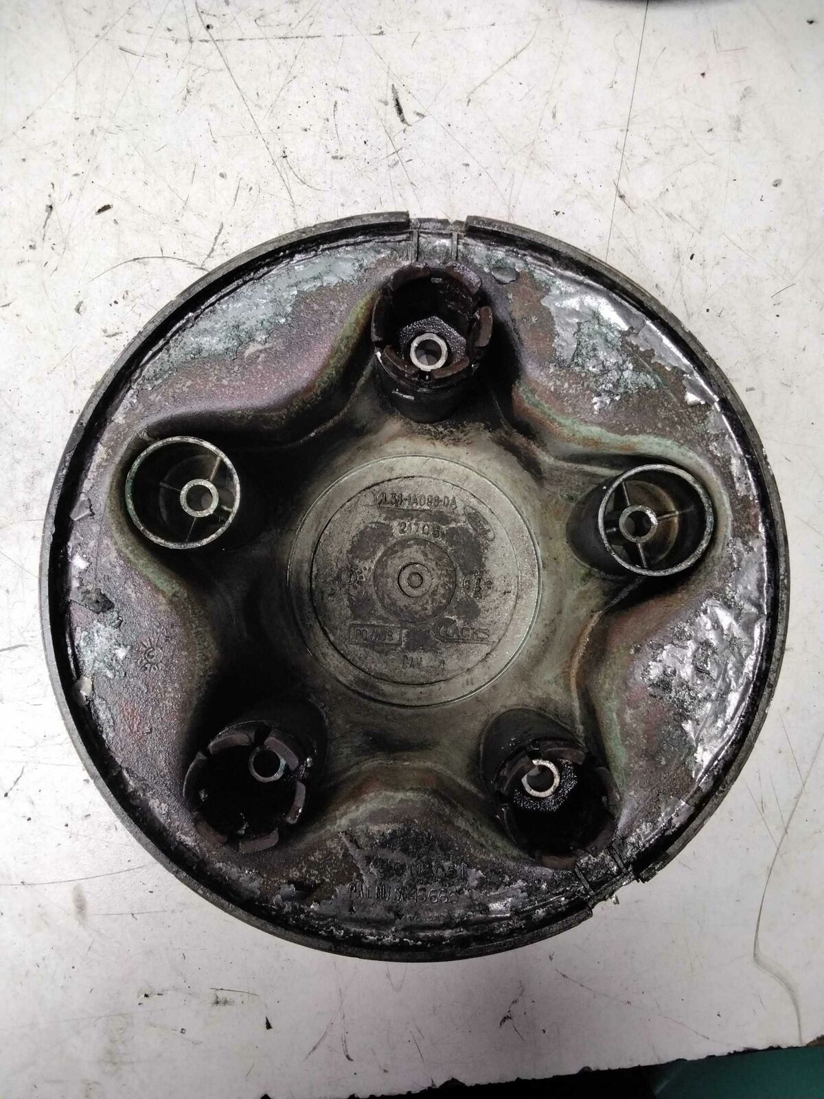 Center Cap FORD PICKUP F150 00