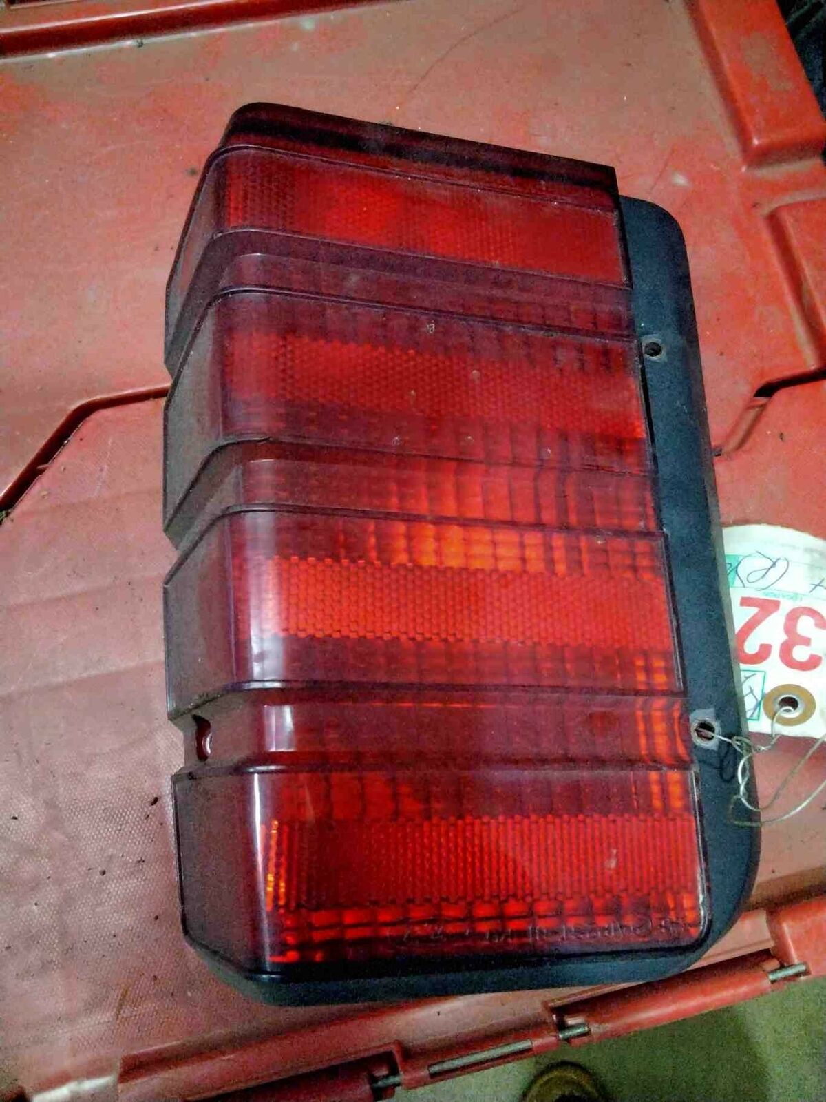 Tail Light Assembly FORD ESCORT Right 81 82 83 84 85 86 87 88 89 90