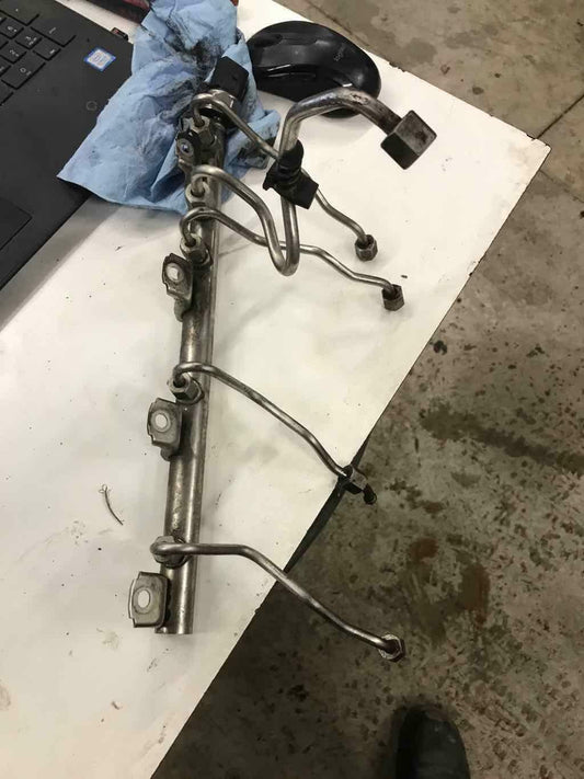 Fuel Injection Rail BMW 750 SERIES 11