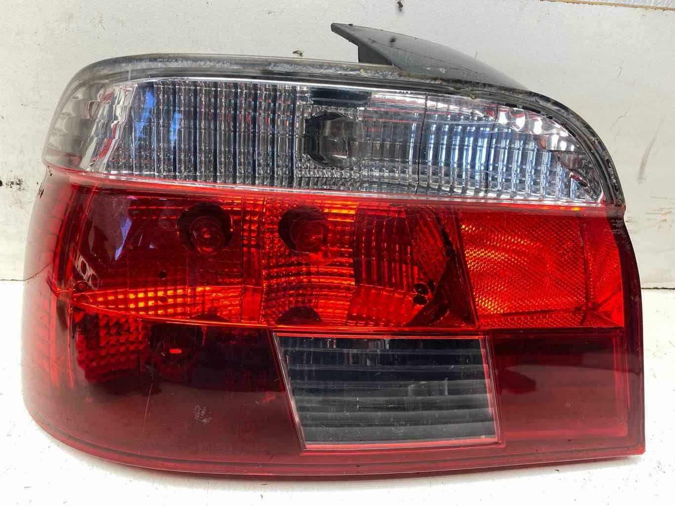 Tail Light Assembly BMW 540 Left 97 98 99 00