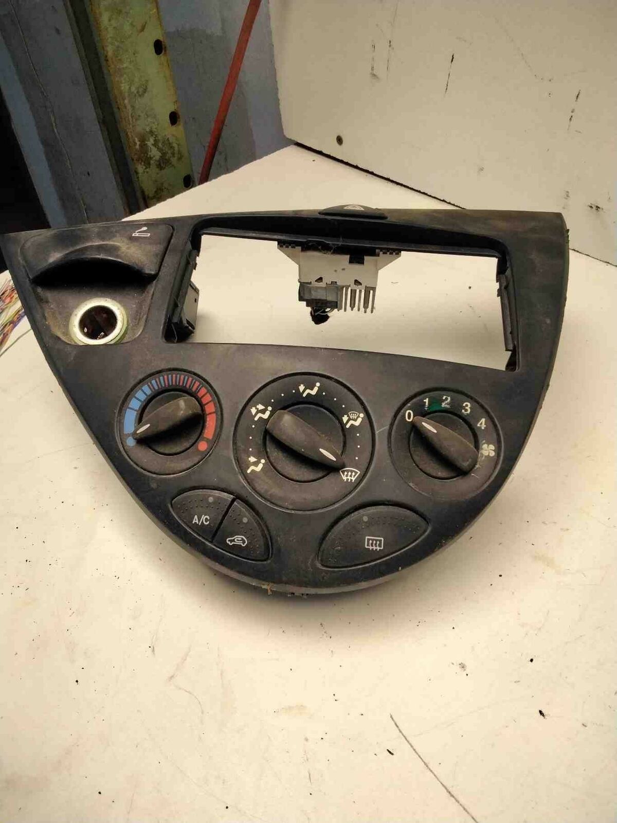 Heater A/c Control FORD FOCUS 00 01 02 03 04 05 06 07