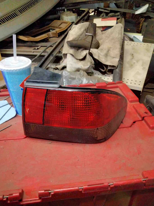 Tail Light Assembly SAAB 900 & TURBO Right 94 95 96 97 98