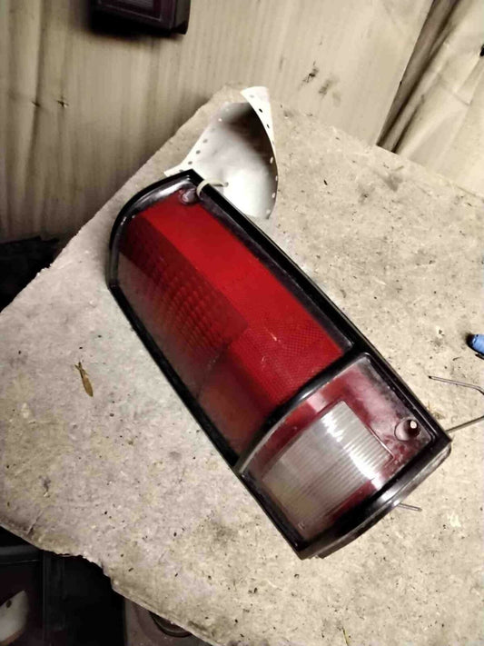 Tail Light Assembly S10/S15/SONOMA TRUCK Right 82 - 93