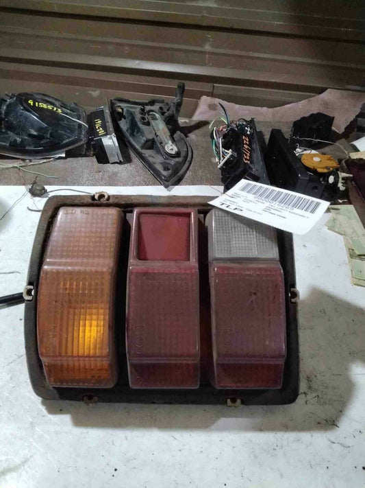 Tail Light Assembly TOYOTA COROLLA Right 76 77 78 79
