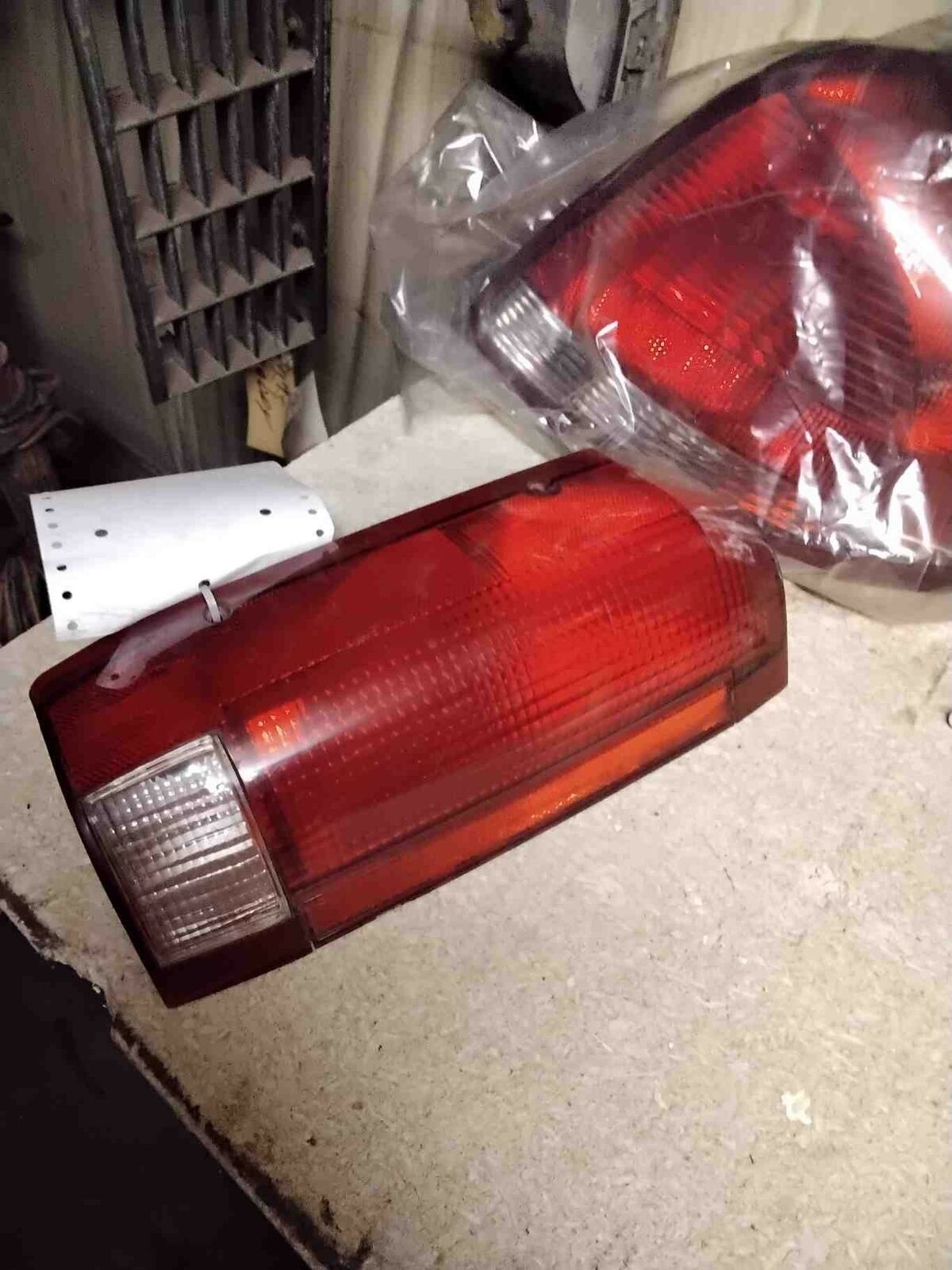 Tail Light Assembly FORD PICKUP F150 Left 87 88 89 90 91 92 93 94 95 96