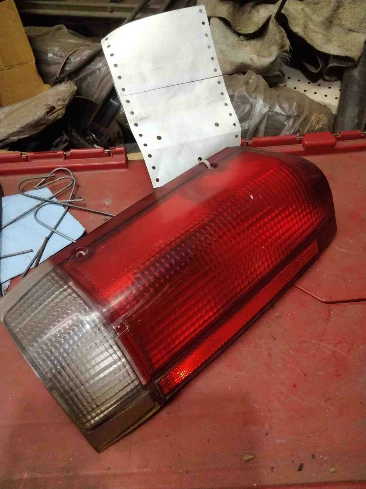 Tail Light Assembly FORD PICKUP F250 Left 87 88 89 90 91 92 93 94 95 96 97