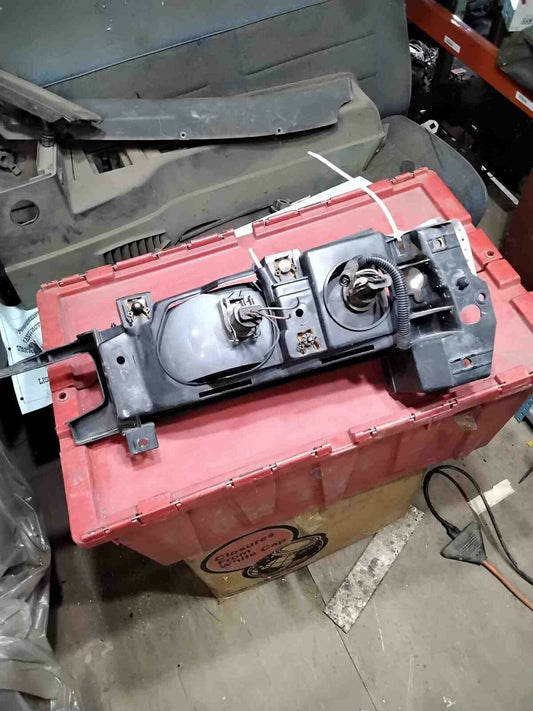 Headlamp Assembly FORD WINDSTAR Right 95 96 97