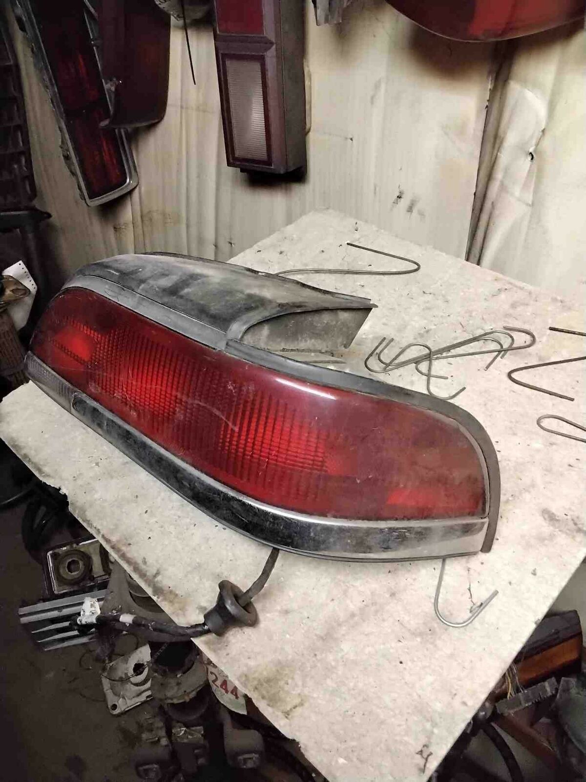 Tail Light Assembly FORD CROWN VICTORIA Right 92 93 94