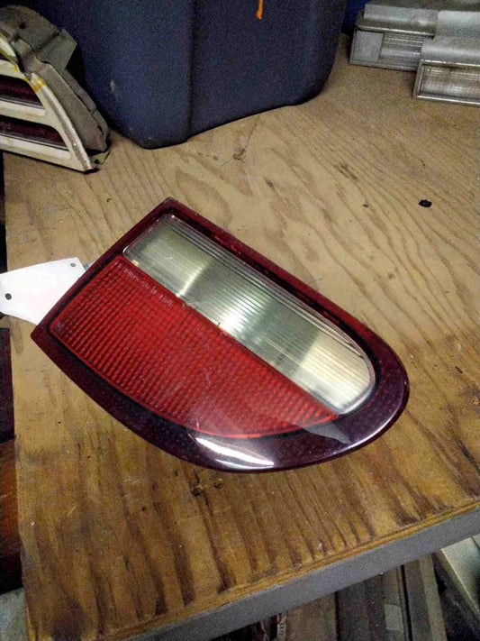 Tail Light Assembly CHEVY CAVALIER Right 95 96 97 98 99