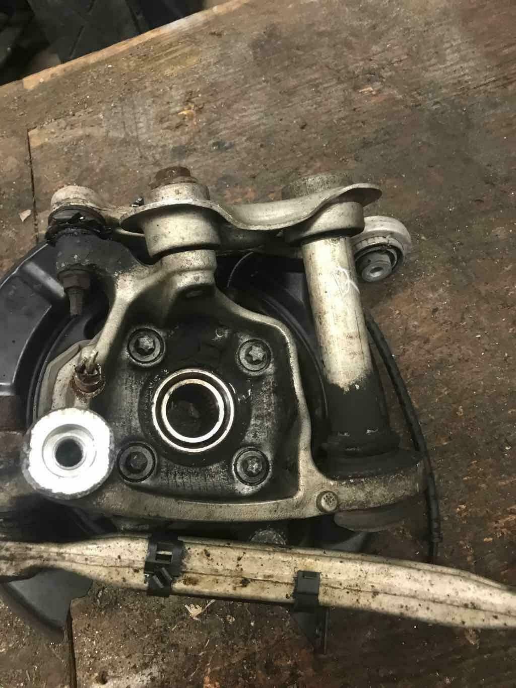 Rear Knuckle/stub Axle BMW 540 Right 97 98 99 00 01 02