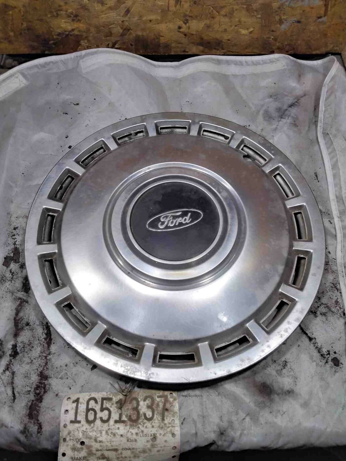 Wheel Cover FORD TEMPO 84 85