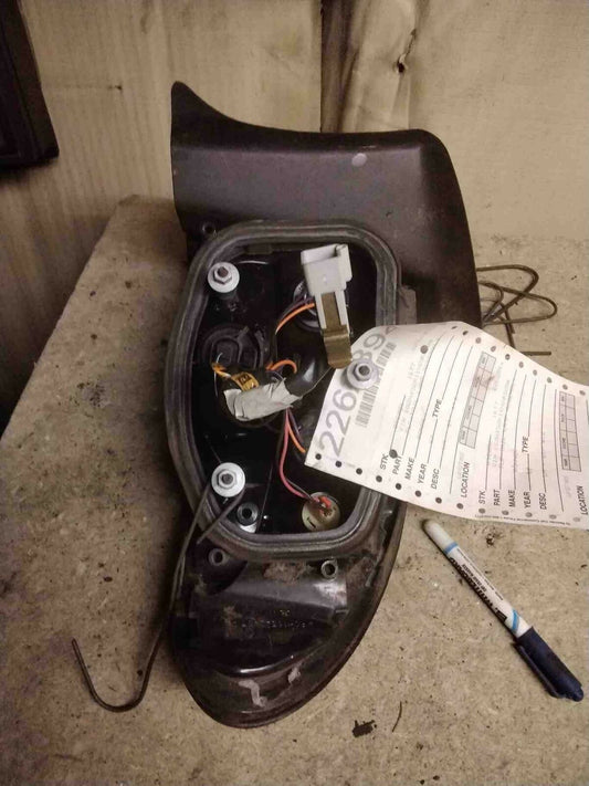 Tail Light Assembly PONTIAC BONNEVILLE Left 96 97 98 99
