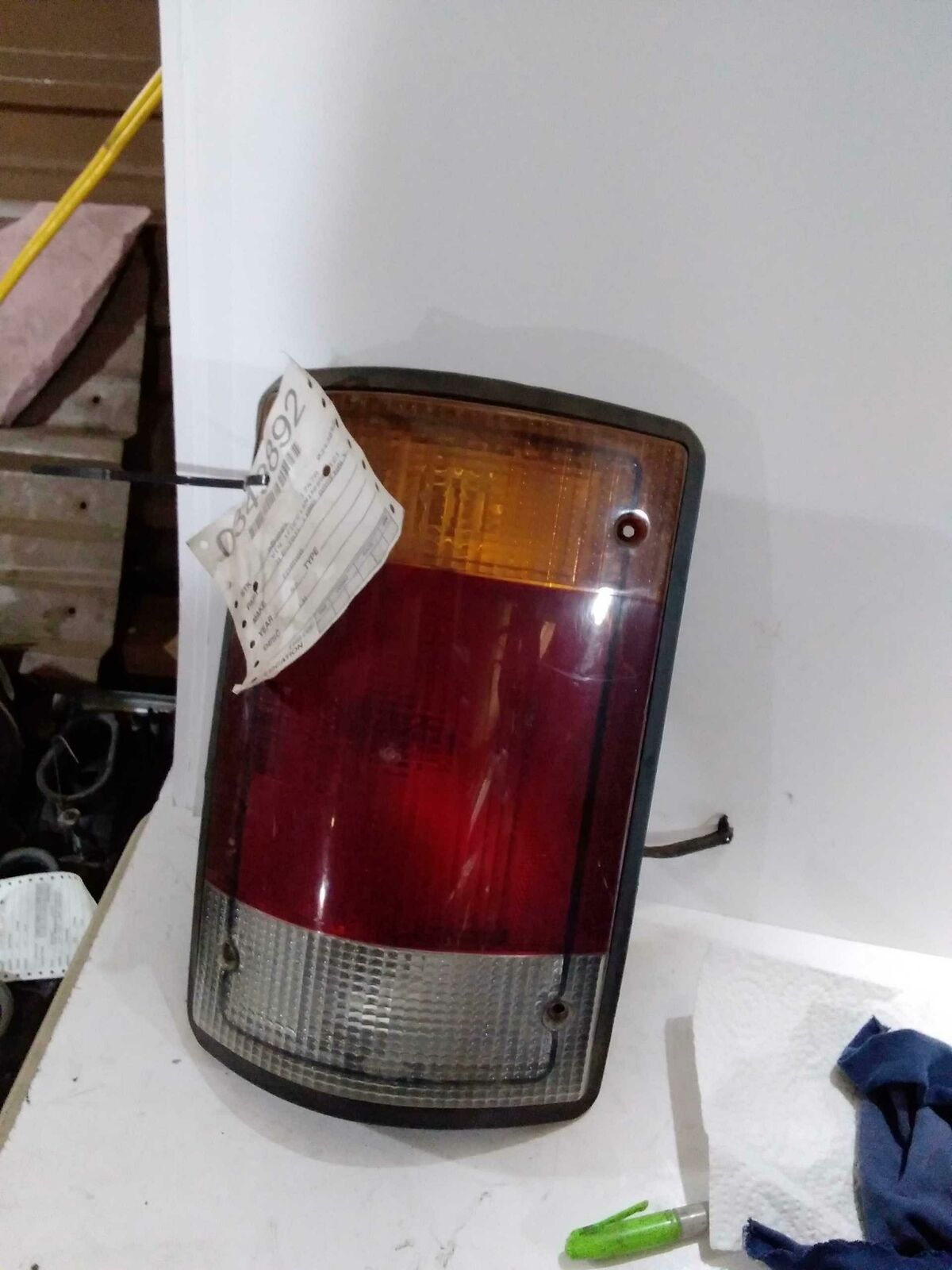 Tail Light Assembly FORD VAN E150 Left 92 93 94 95 96 97 98 99 00 01 02 03 04 05