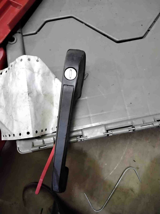 Outer door Handle VOLKSWAGEN JETTA Left 86