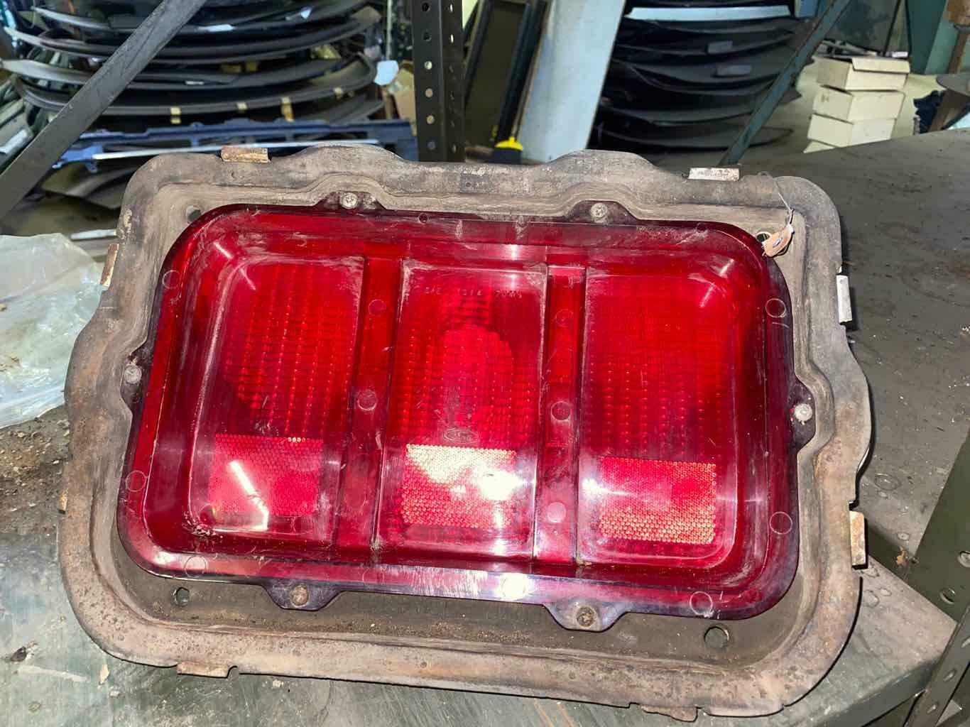 Tail Light Assembly FORD MUSTANG Right 70