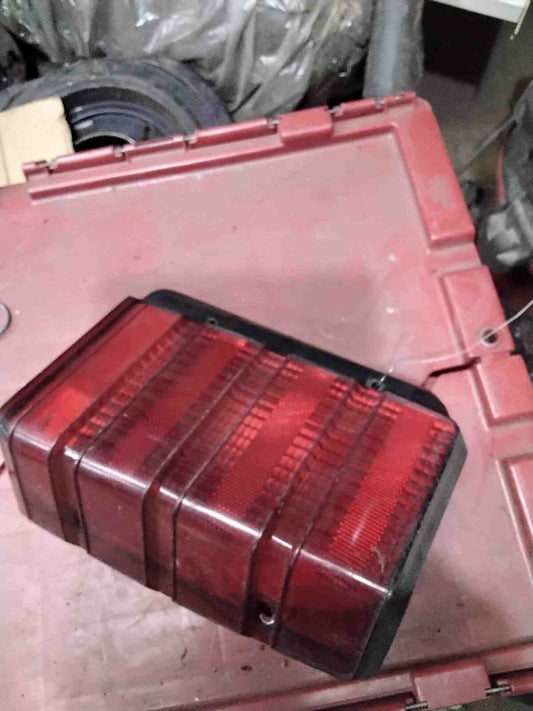 Tail Light Assembly FORD ESCORT Right 81 82 83 84 85 86 87 88 89 90