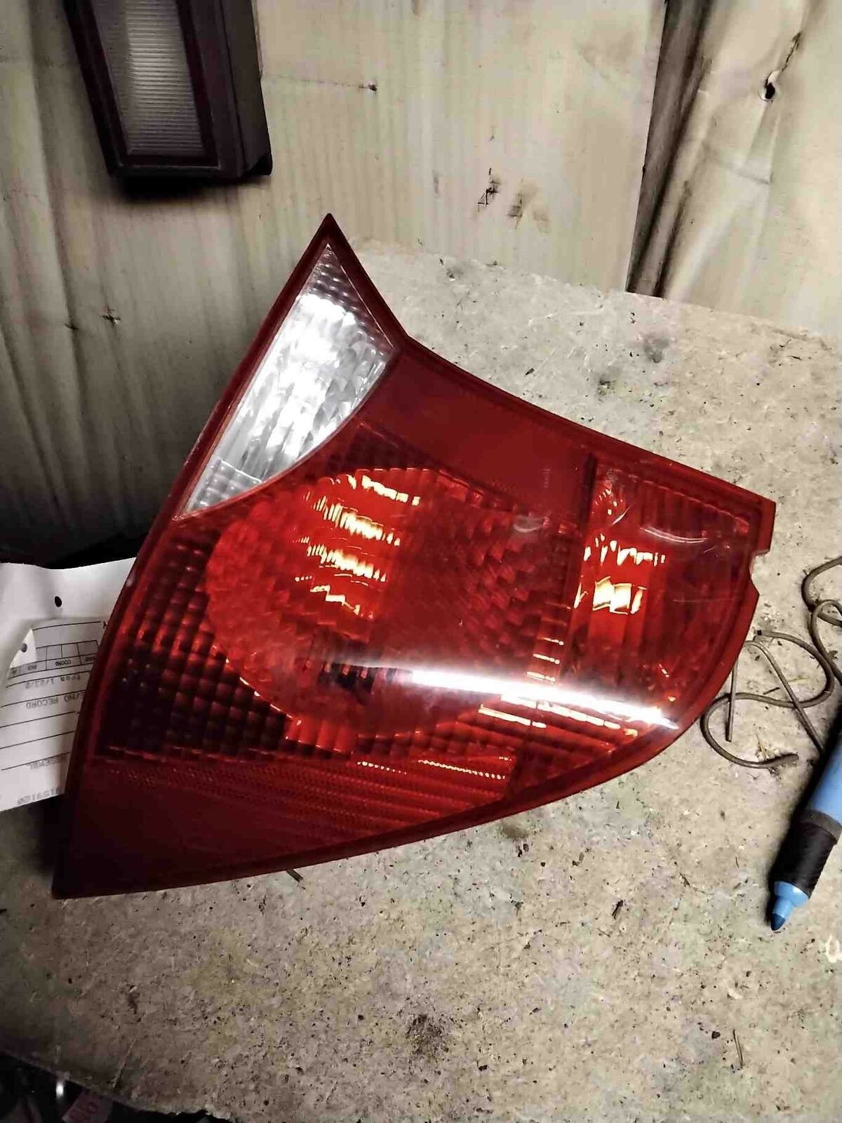 Tail Light Assembly FORD FOCUS Right 00 01 02 03 04