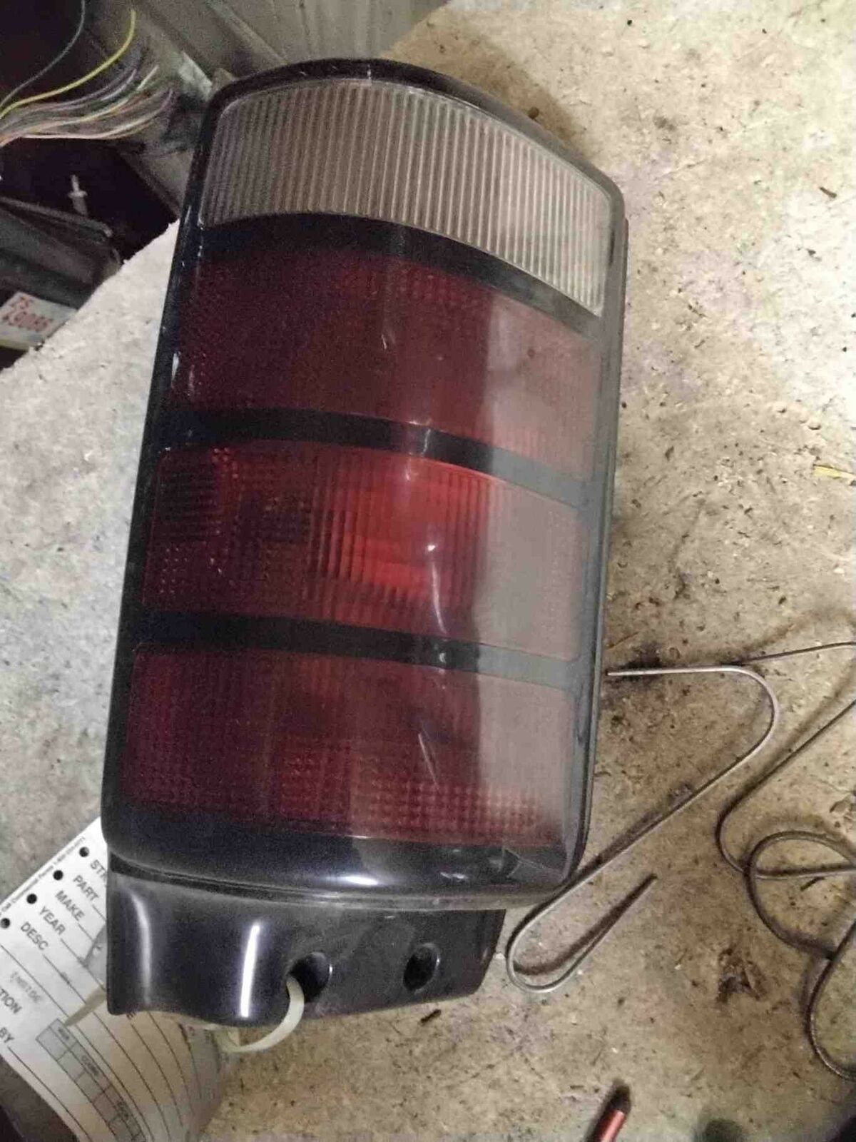 Tail Light Assembly DODGE CARAVAN Right 91 92 93 94 95