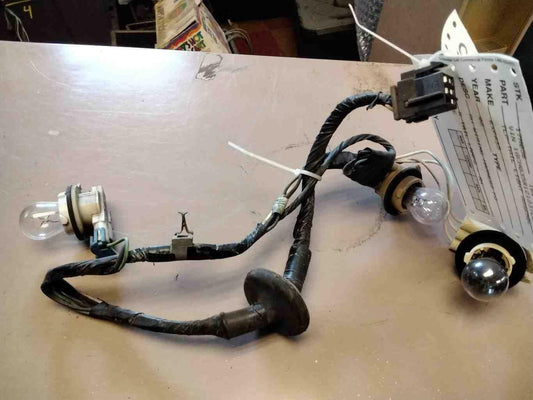 Tail Light wire harness CHEVY EXPRESS 3500 Right 00 01 02