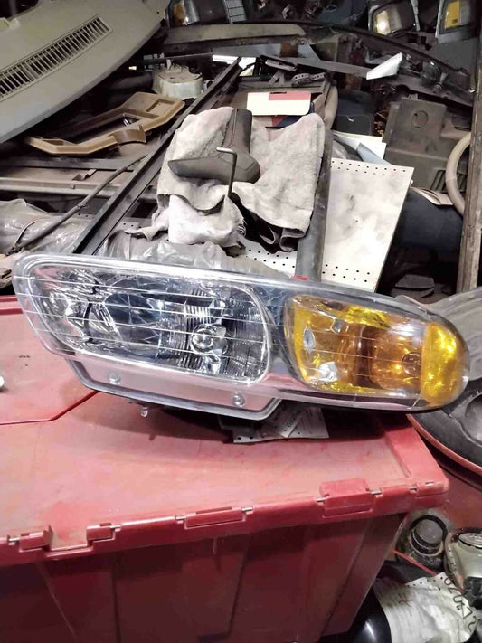 Headlamp Assembly DODGE CARAVAN Right 96 97 98 99 00