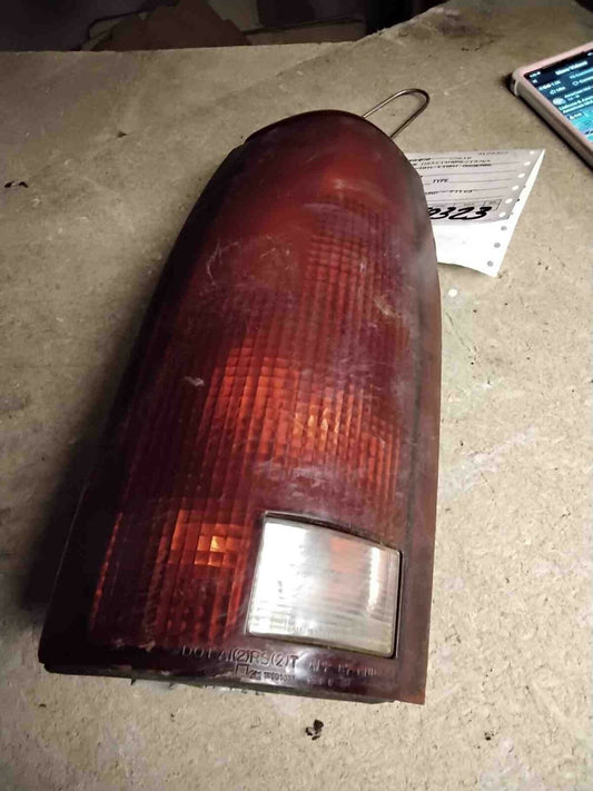 Tail Light Assembly CHEVY PICKUP 1500 Left 88 89 90 91 92 93 94 95 96 97 98 99