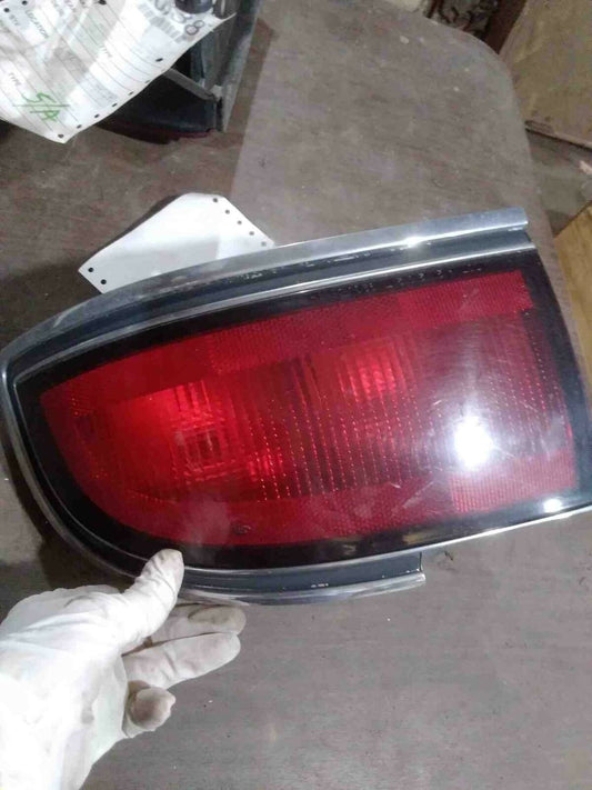 Tail Light Assembly BUICK LESABRE Right 92 93 94 95 96