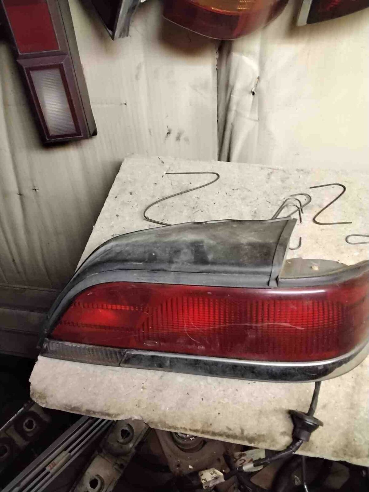 Tail Light Assembly FORD CROWN VICTORIA Right 92 93 94