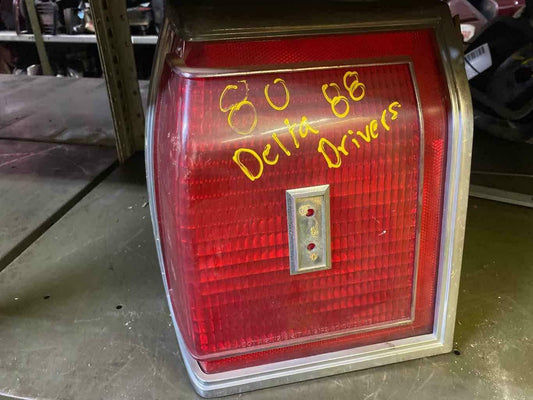Tail Light Assembly OLDS EIGHTY-EIGHT 88 Left 80 81 82 83