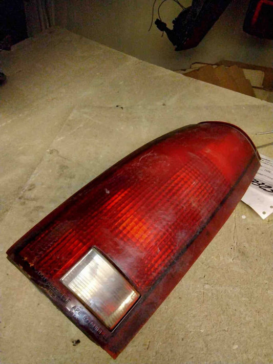 Tail Light Assembly CHEVY PICKUP 1500 Left 88 89 90 91 92 93 94 95 96 97 98 99