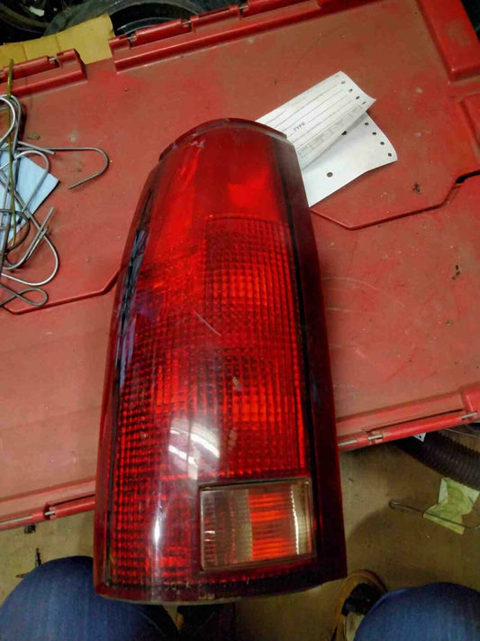 Tail Light Assembly CHEVY PICKUP 1500 Left 88 89 90 91 92 93 94 95 96 97 98 99