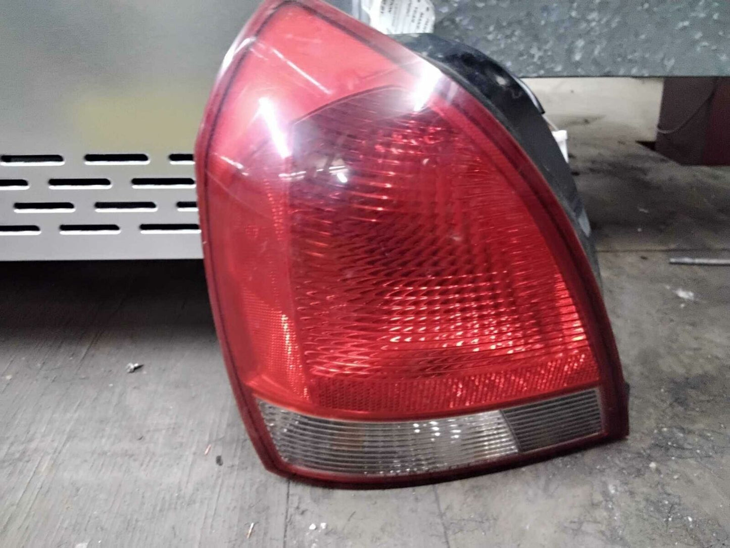 Tail Light Assembly HYUNDAI ELANTRA Left 01 02 03