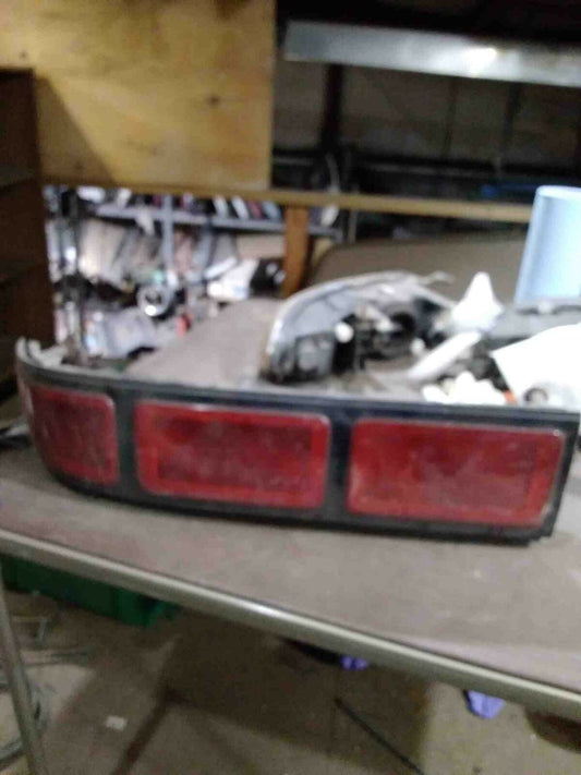Tail Light Assembly CHEVY LUMINA Right 90 91 92 93 94