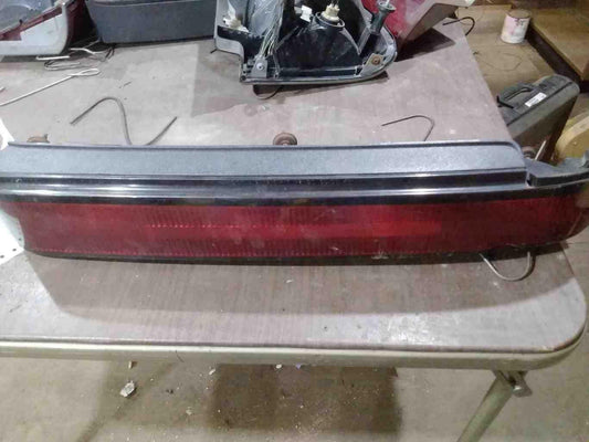 Tail Light Assembly BUICK REGAL Right 91 92