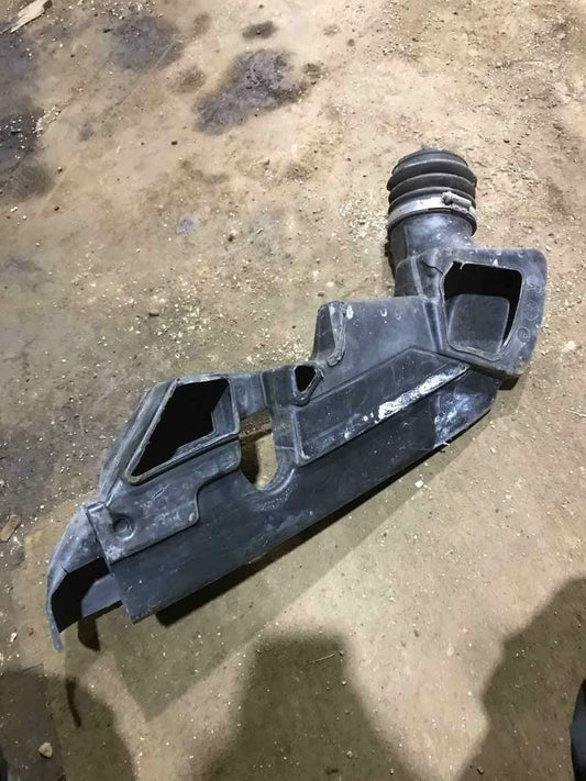 Air Intake Tube/resonator BMW 850 SERIES 92 Top section only