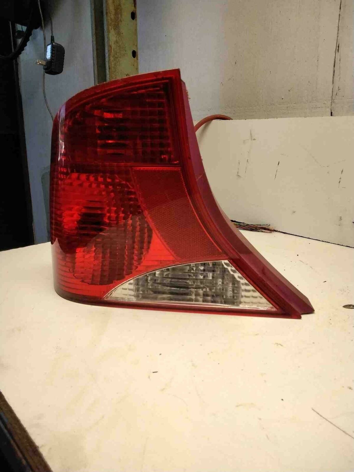 Tail Light Assembly FORD FOCUS Left 00 01 02 03 04