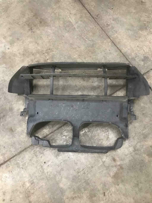 Radiator Duct BMW M3 01 02 03 04 05 06 Slight damage