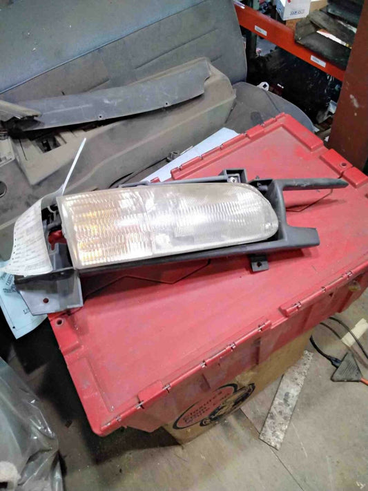 Headlamp Assembly FORD WINDSTAR Right 95 96 97