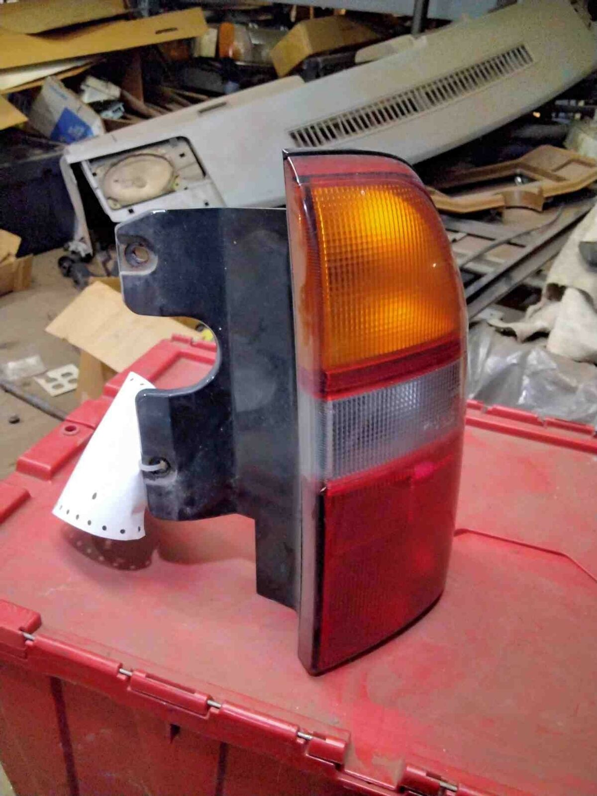 Tail Light Assembly CHEVY GEO TRACKER Right 99 00 01 02 03 04